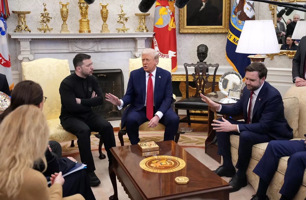 Президент США Дональд Трамп и вице-президент Джей Ди Вэнс во время встречи с Владимиром Зеленским в Овальном кабинете Белого дома, 28 февраля 2025г.