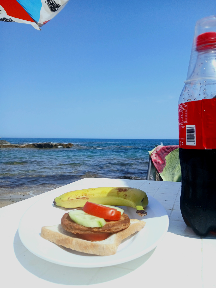 Затрак на пляже в Лапте, Северный Кипр