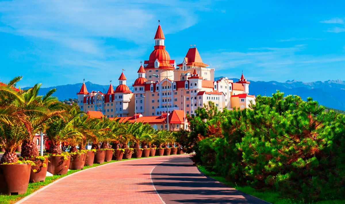 Отель-замок «Богатырь» 4*.Фото: saiko3p / Shutterstock.com
