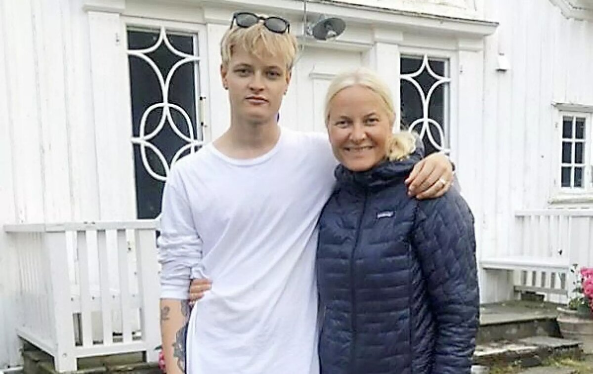 Мариус с матерью кронпринцессой