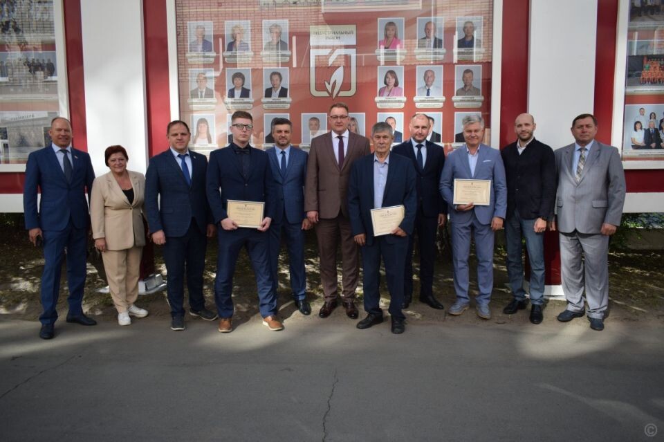    Обновленную Доску почета торжественно открыли в Индустриальном районе. Источник: Администрация Барнаула