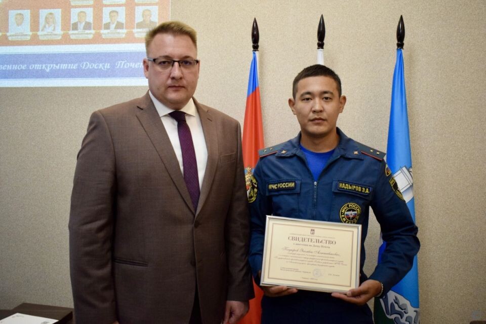    Обновленную Доску почета торжественно открыли в Индустриальном районе. Источник: Администрация Барнаула