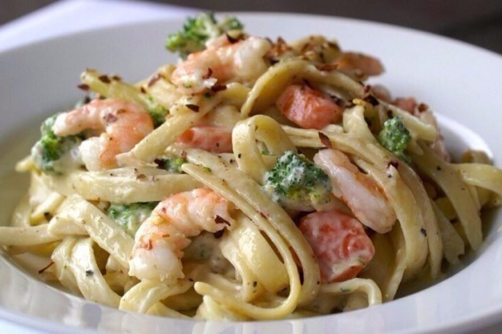 Креветки в сливочном соусе с спагетти