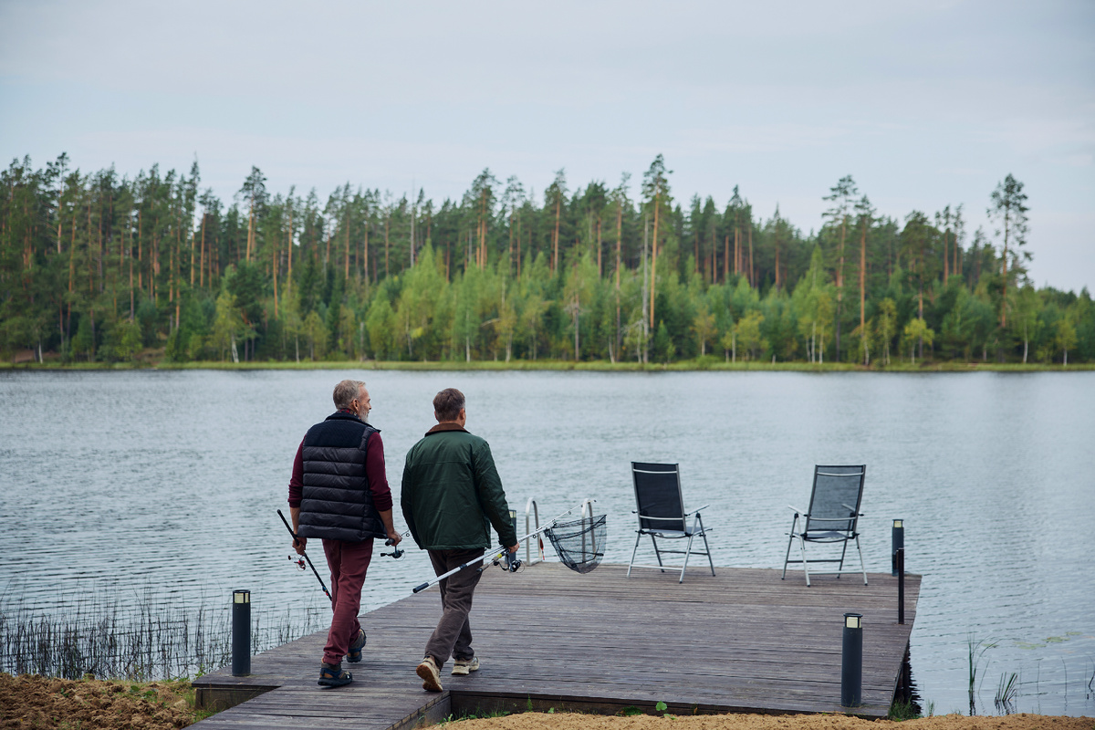 Рыбаки на озере Прохладное.