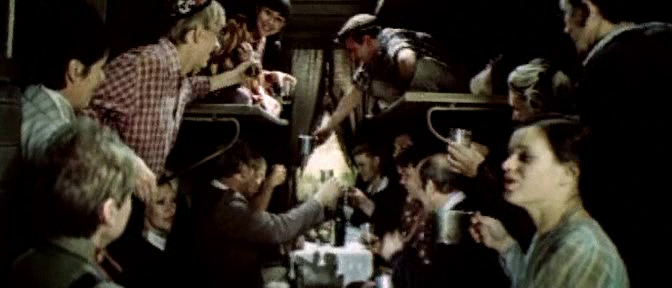 Кадр из фильма "Законный брак" (1985)