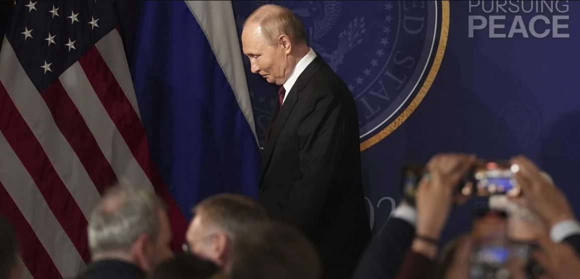 Владимир Путин в пятницу на встрече с президентом США Трампом на Аляске © dpa