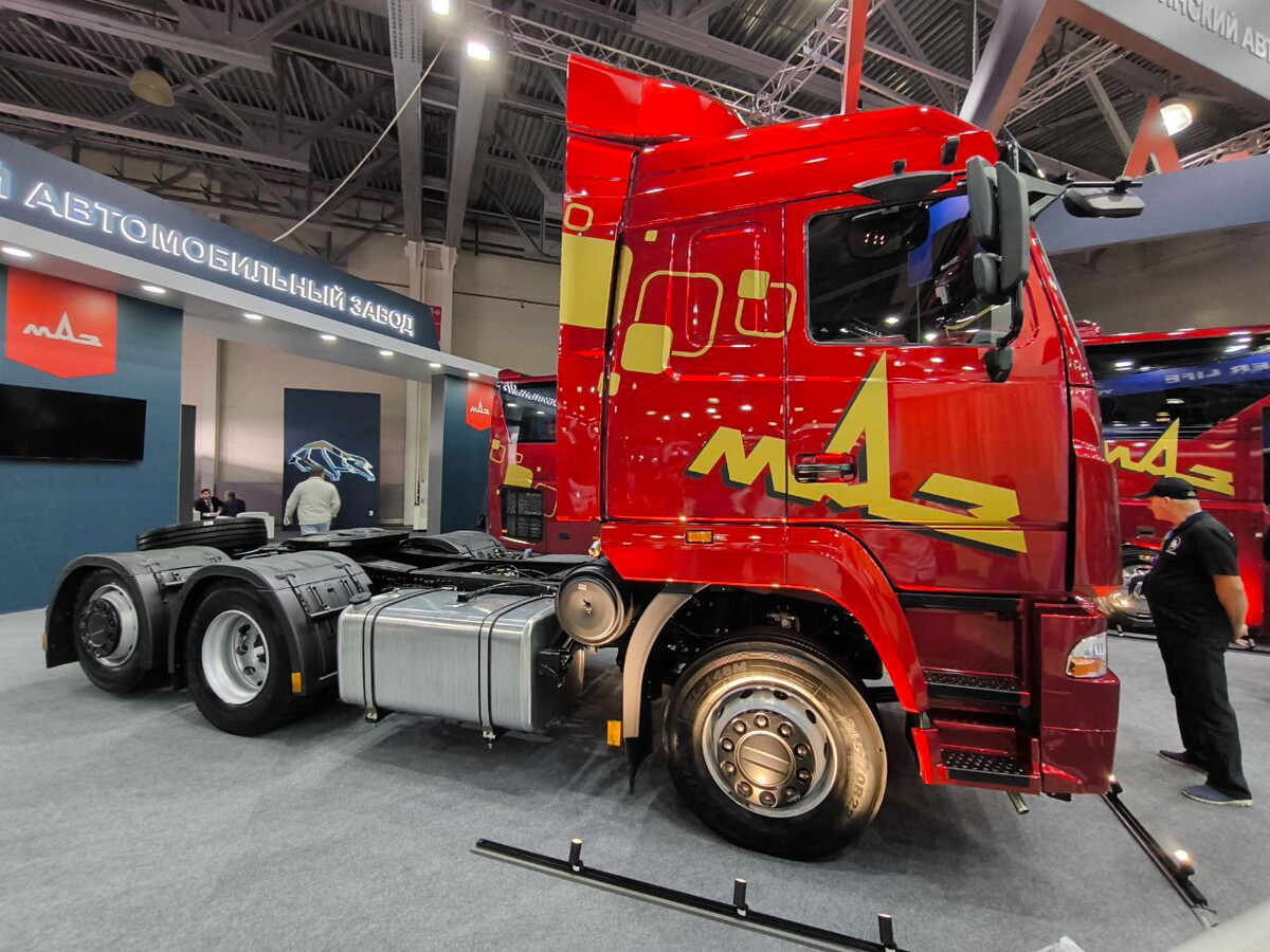   МАЗ-64102L (6х2)