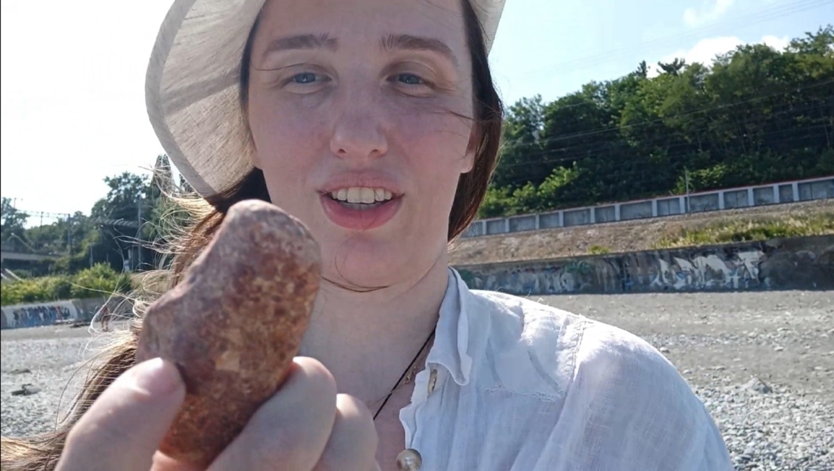 Интересная брекчия. Стоп-кадр из видео