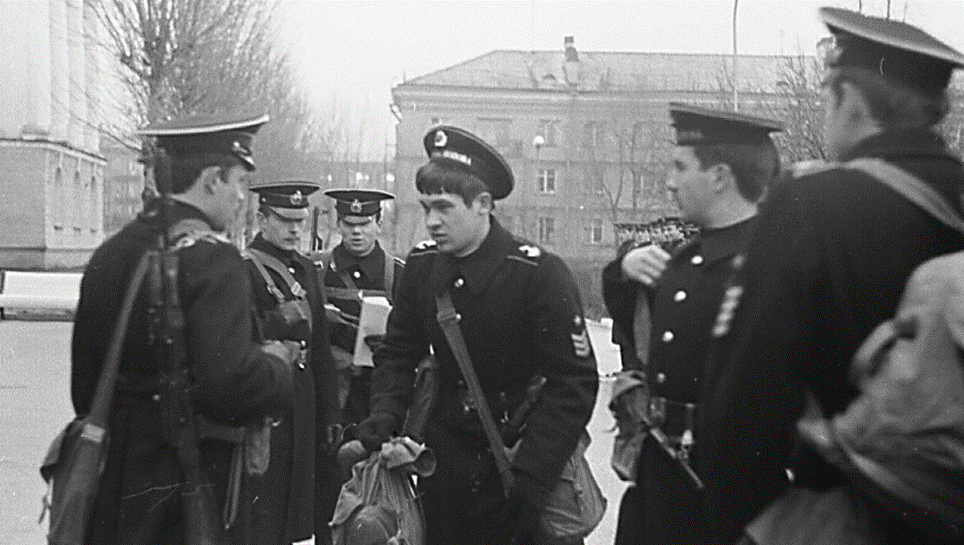 «подготовленный профессионал - нахимовец Зотов с пустым мешком идёт на войну!»