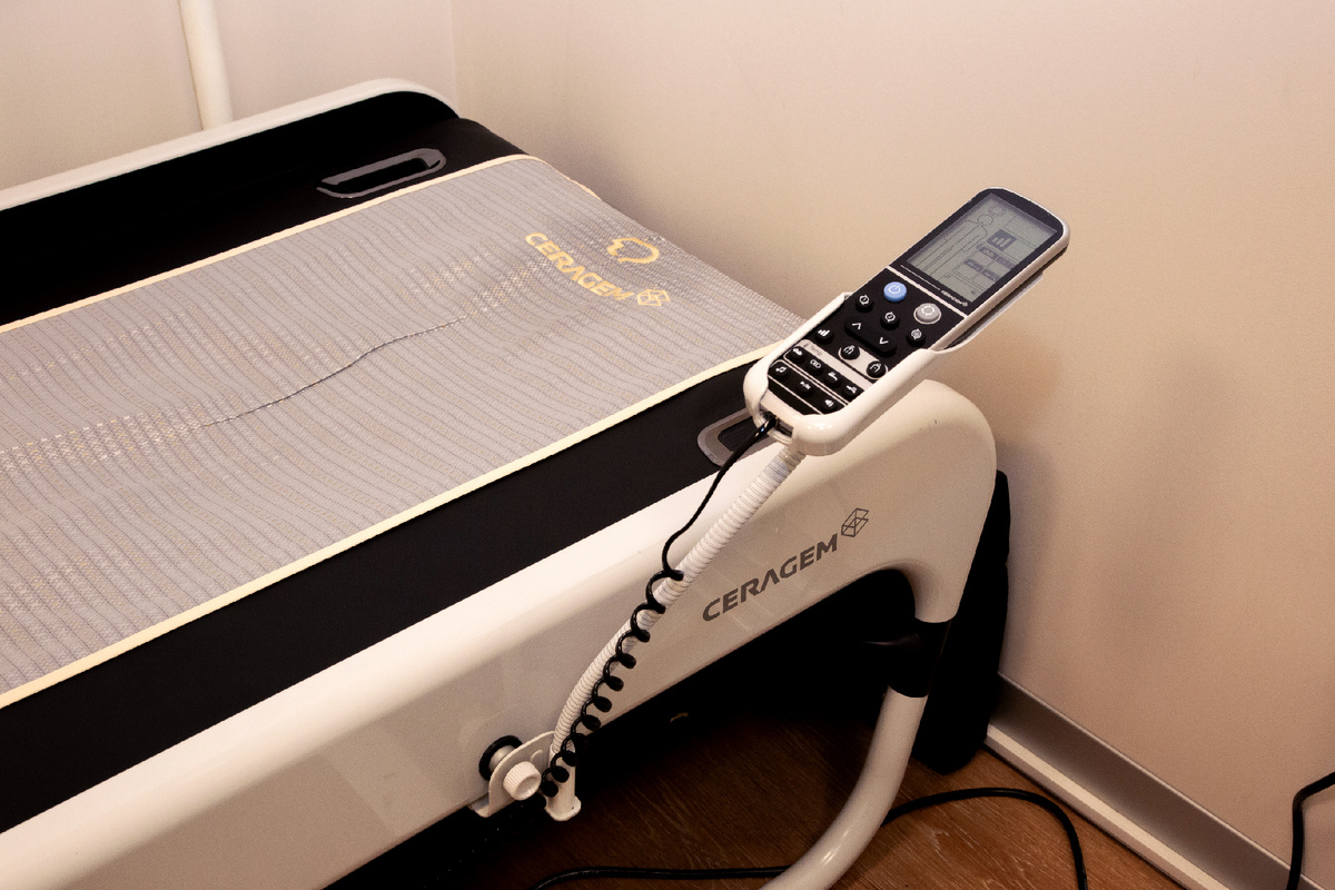 Современная термомассажная кровать Ceragem для профилактики и восстановления здоровья позвоночника.