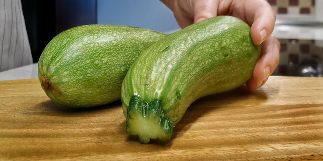 Улетают как семечки, ну очень вкусные лепешки из кабачков. Готовлю в сезон чуть ли ни каждый день, рецепт изумительный