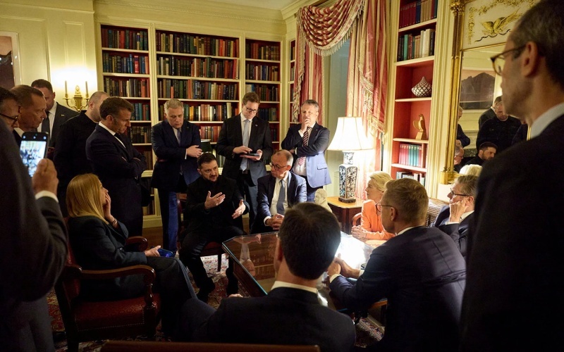    Трамп повесил гарантии Украины на Европу и убедил Зеленского на отказ от Донбасса