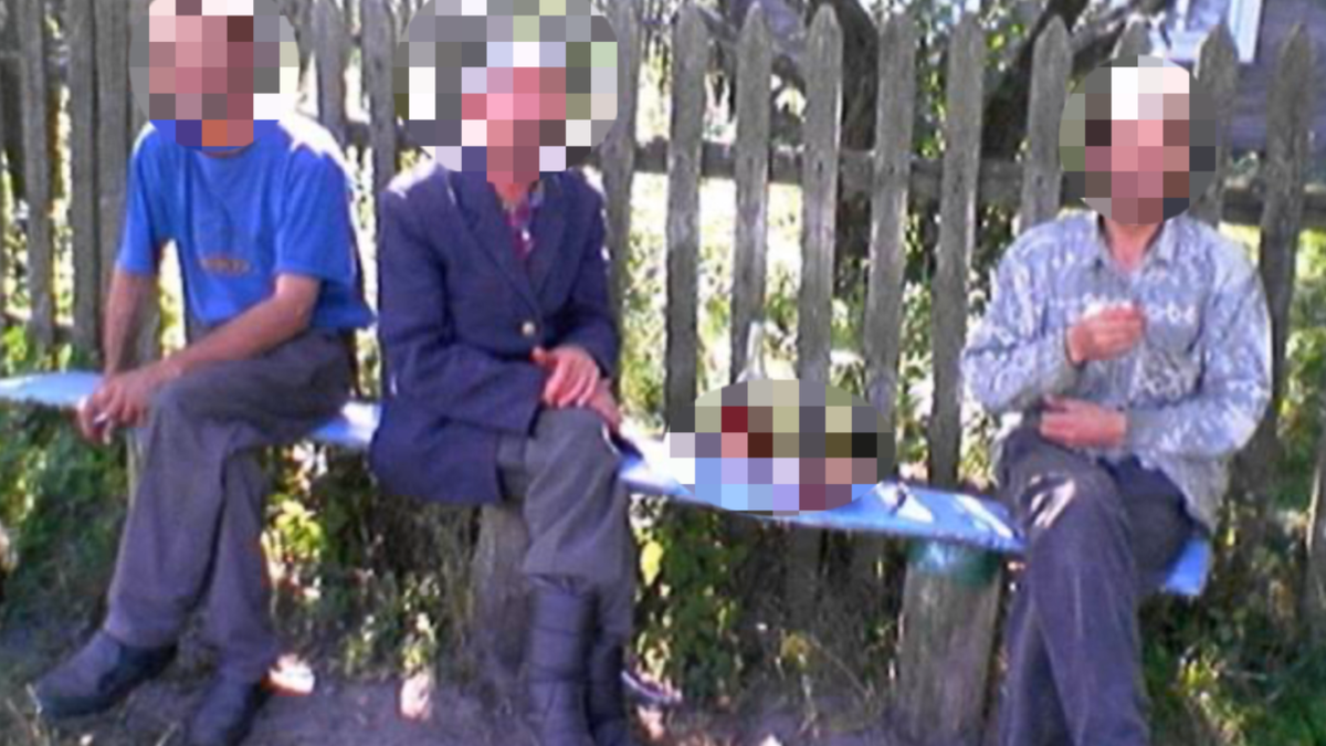 Встреча соседей в нашем поселке. Фото автора