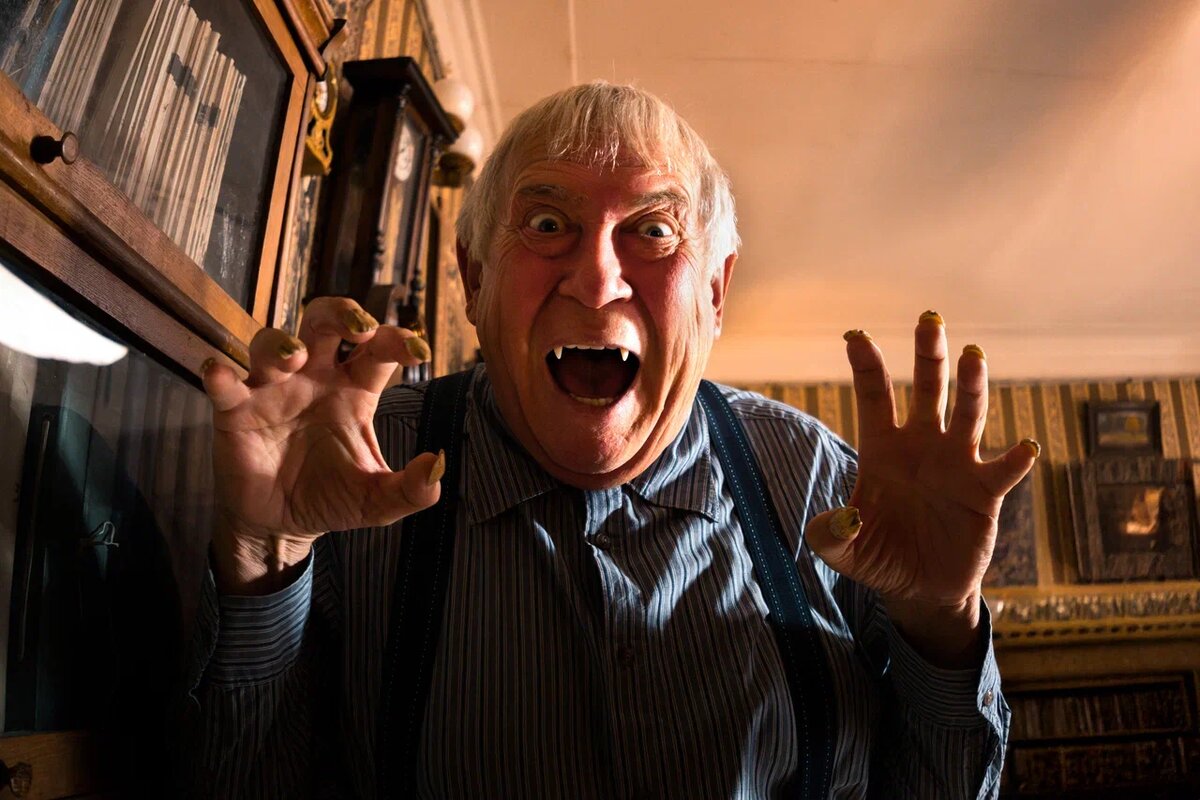 Юрий Стоянов в сериале «Вампиры средней полосы». Фото: онлайн-кинотеатр START