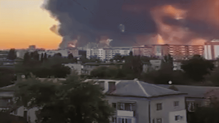    Масштабное возгорание на Кременчугском НПЗ. Видео: ТГ-канал "Не.Сахар"