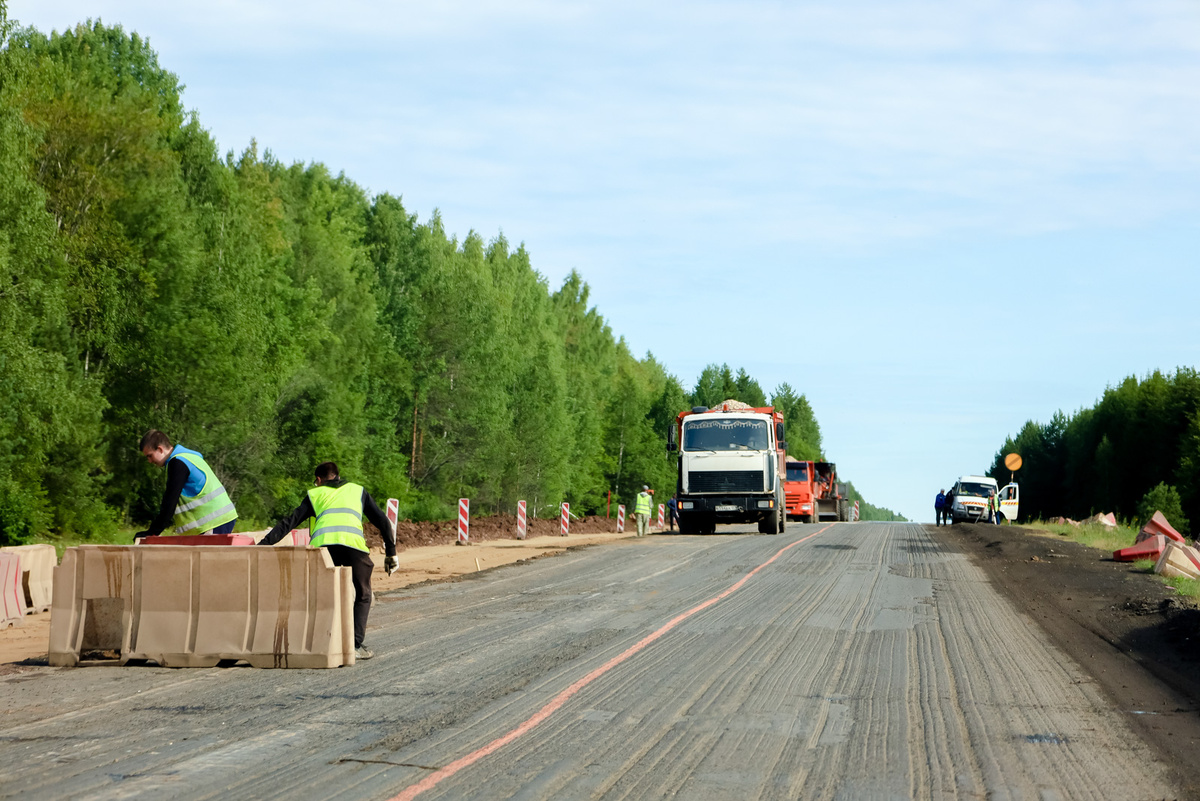 В ближайшие четыре года власти намерены выделить свыше 120 млрд рублей на строительство, реконструкцию и ремонт дорог.  Фото: Елена Майорова