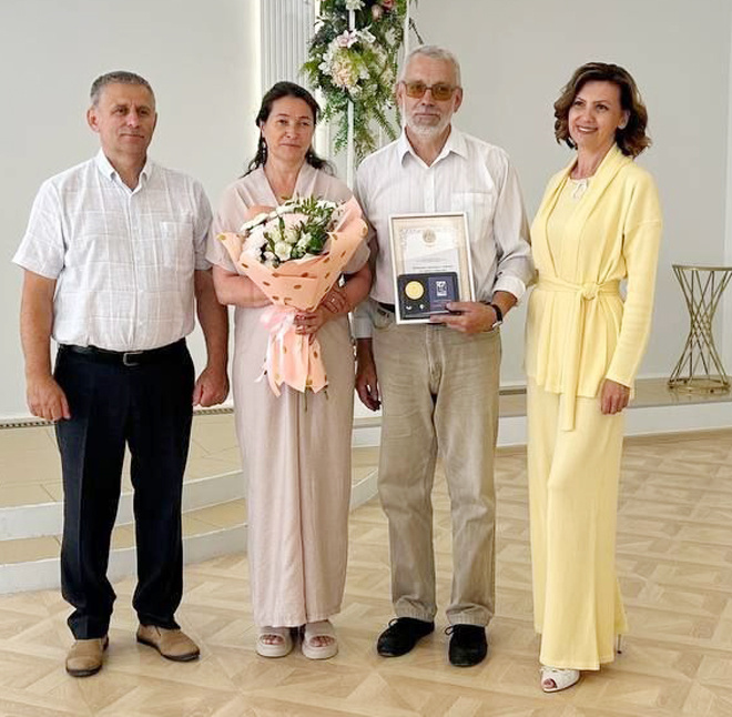 
В центре семья Галины и Игоря Кожуховы