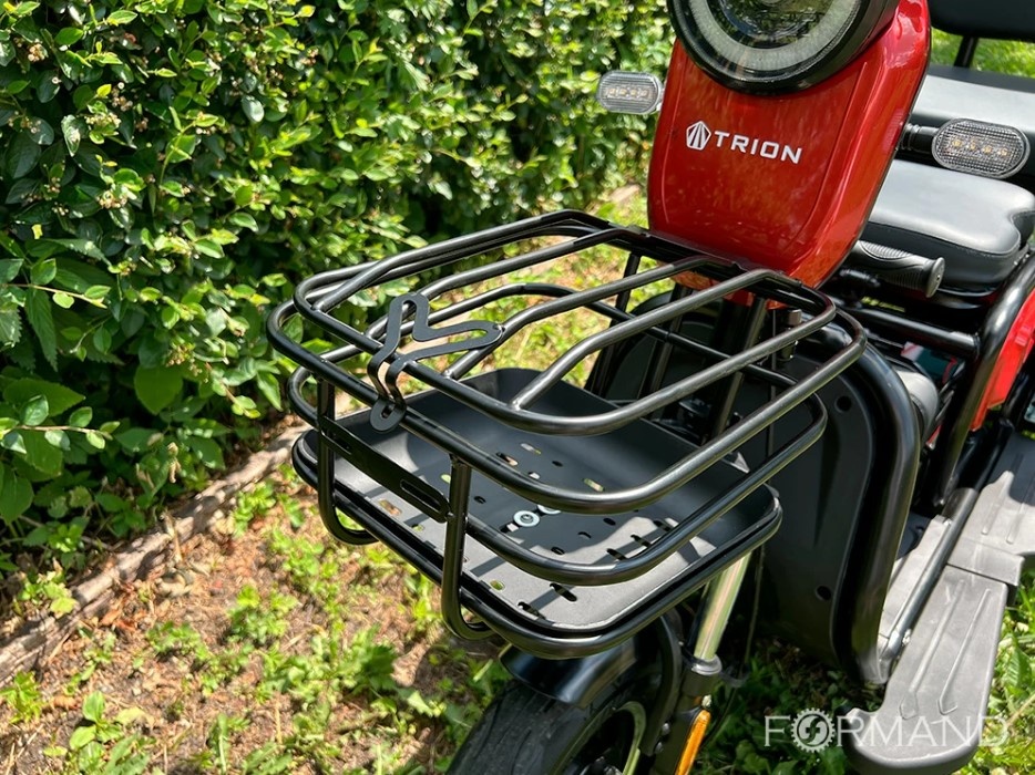 Секрет удобства: вмещает все необходимое для небольшой покупки или дачных мелочей, оставляя руки свободными для управления.