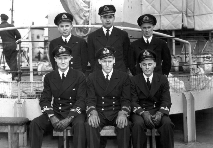 Офицеры канадского корвета «Алберни» (HMCS Alberni) в апреле 1944 года в Галифаксе