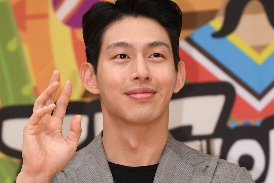     Сталкерил и угрожал ножом: актёра Чхве Джон Вон арестовали за преследование бывшей девушки