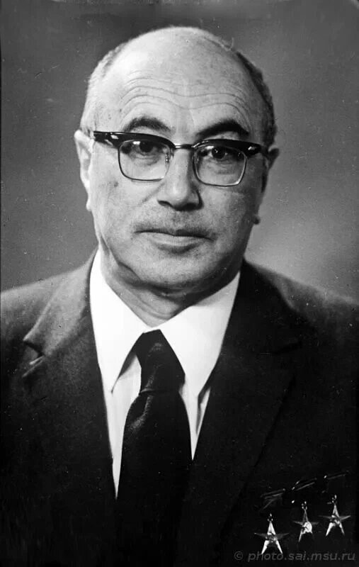 Яков Борисович Зельдович — советский физик и физикохимик, академик АН СССР, доктор физико-математических наук, профессор.