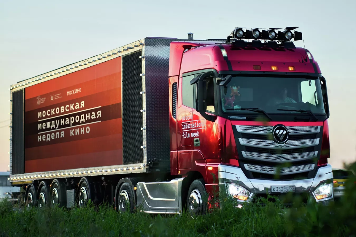    Кинотрак – мобильный кинотеатр под открытым небом