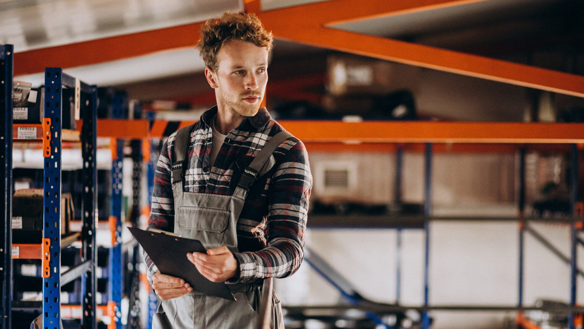    Среди рабочих специальностей проще найти место. Фото: freepik