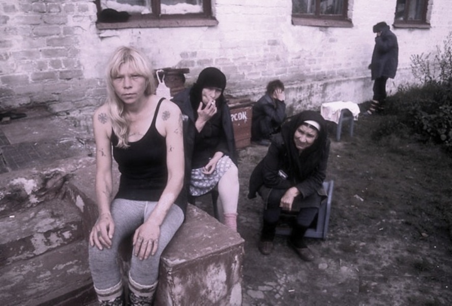 Внешний вид заключенных женщин в СССР всегда был схожий, не выделялся из толпы, но татуировки помогали сразу понять - кто перед тобой находится