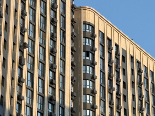    фасад реконструированного здания после атаки БПЛА Ростов // фото: пресс-служба Правительства Ростовской области