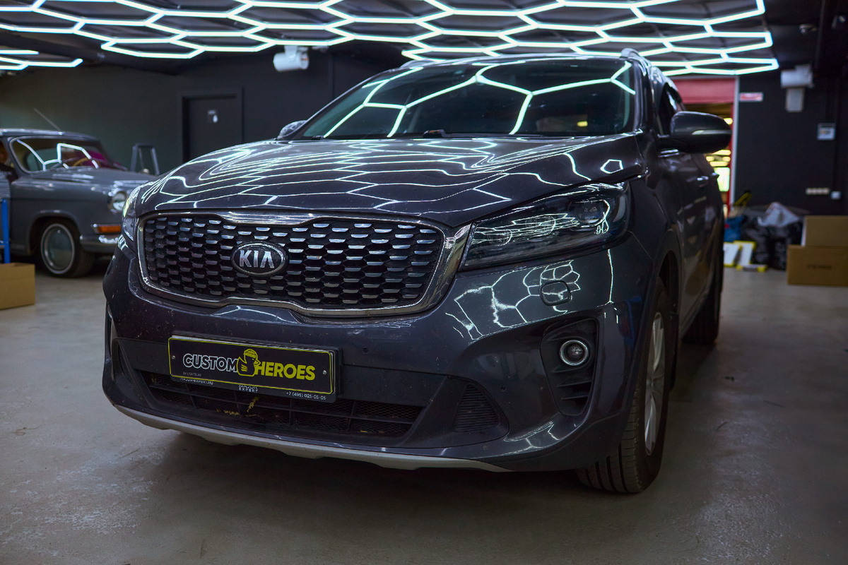 Источник изображения https://custom-heroes.ru/raboty/vid-uslugi/avtozvuk/kia-sorento-3-teper-s-flagmanskoy-teyes-cc4-pro/