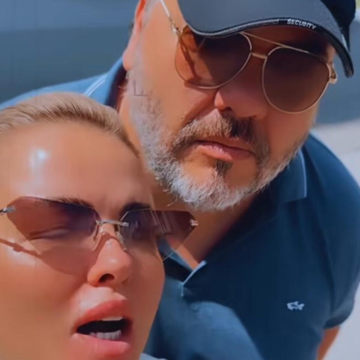    Анна Семенович с возлюбленным Денисом соцсети