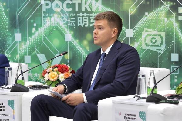 Меж­ду­народ­ный фо­рум "Ре­бус 2025". На фо­то: статс-сек­ре­тарь - зам­ми­нис­тра строи­тель­ства и ЖКХ РФ Юрий Му­ценек. Фо­то: ар­хив фо­рума