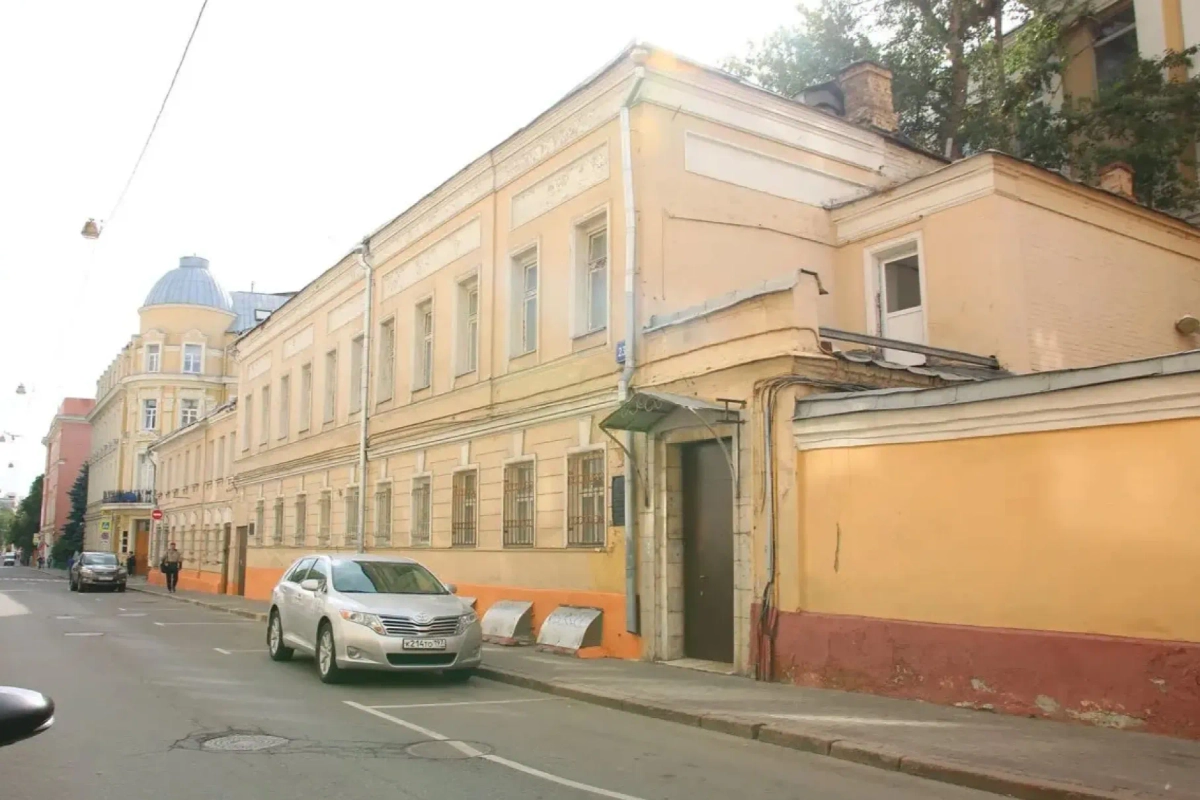 В Москве продают дом священников