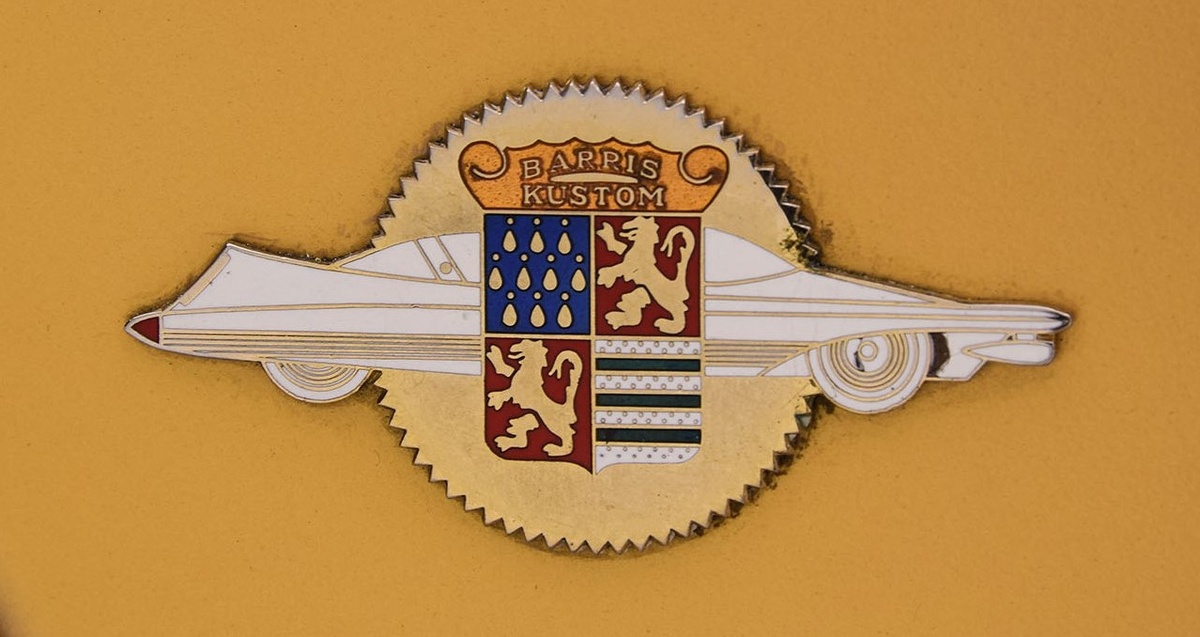 Эмблема компании Barris Kustom Shop