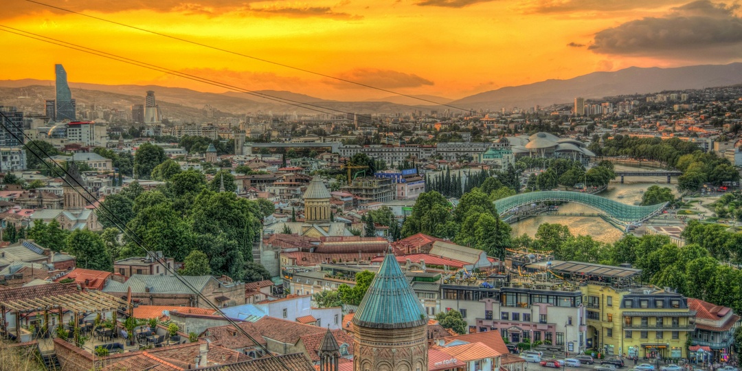 Как правильно пересечь границу с Грузией в 2025: правила въезда на автомобиле, таможенные ограничения и обязательные страховки