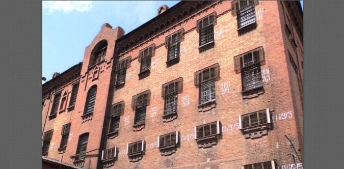 Житомирскую тюрьму, где находился злоумышленник, стали строить в 1907 году. В народе её называют "восьмерка"