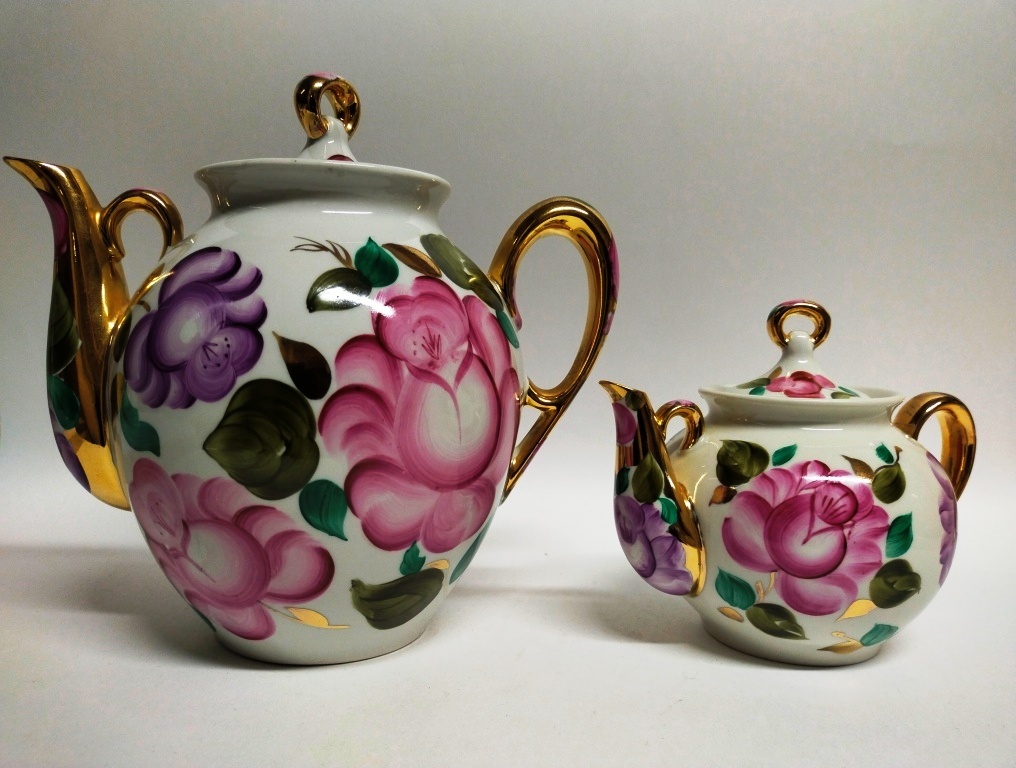 Набор чайников – автор Н. Малышев, Свердловский областной краеведческий музей имени О. Е. Клера. Фото: auction-antares.ru