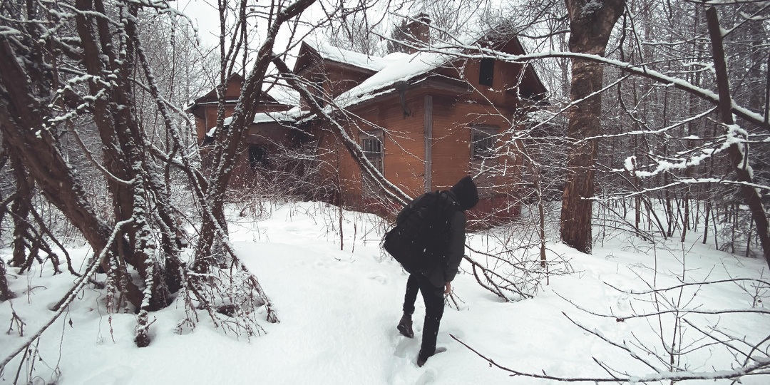 Как разрушается уникальная дореволюционная дача Гинцеля неподалёку от Санкт-Петербурга. Показываю фото