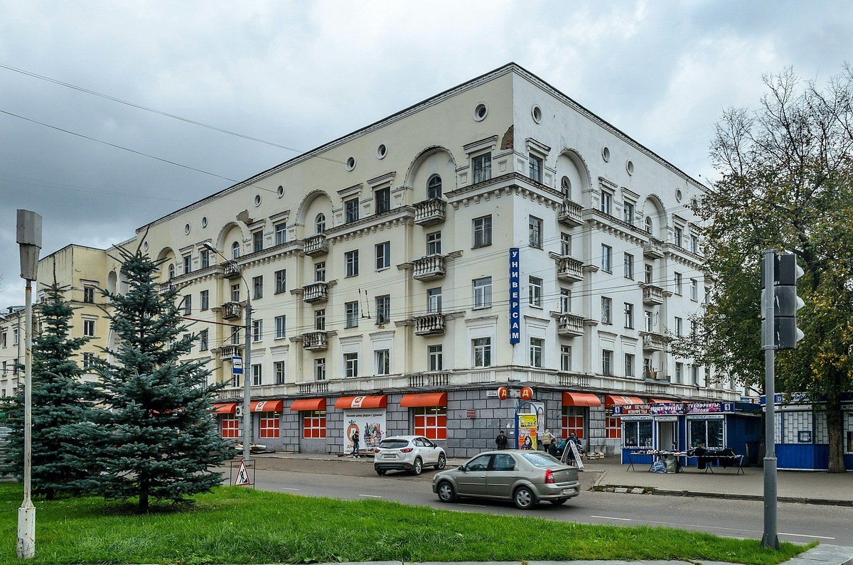 Сталинка в Ярославле. Фотография: Florstein
