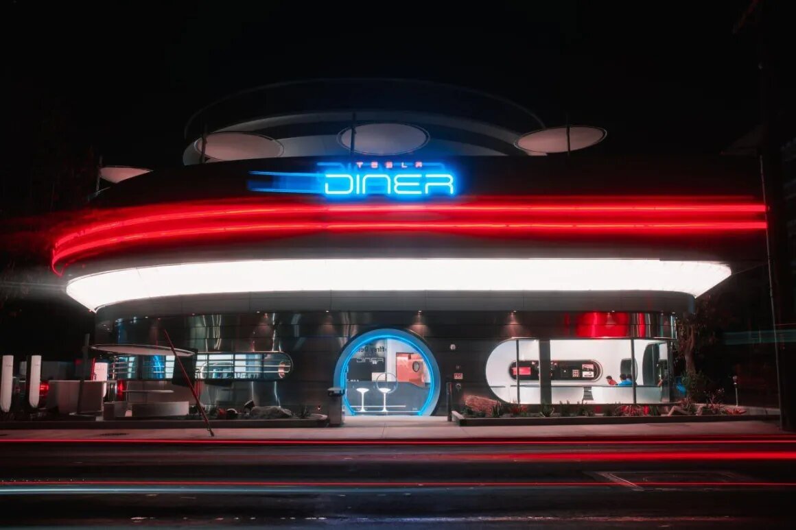 Футуристический вид Tesla Diner
