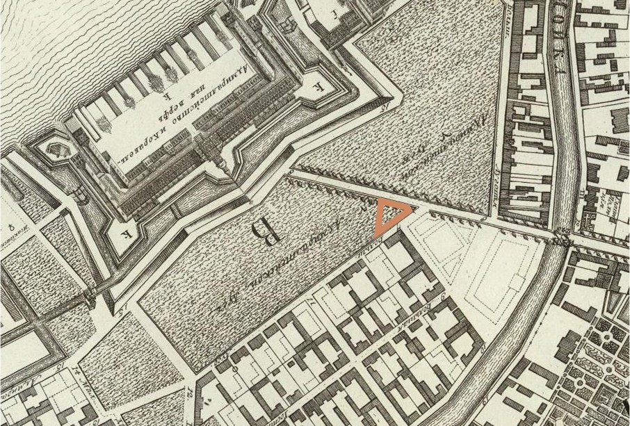 На плане города 1753 года на месте здания еще находился Адмиралтейский луг, а на карте 1828 года уже можно видеть 2 дома