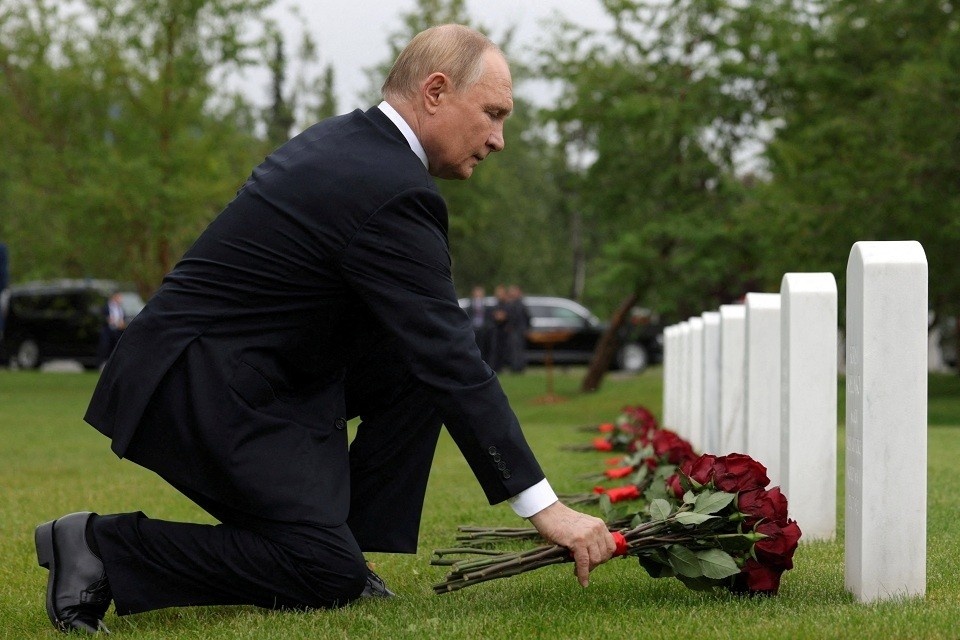    Путин поразил весь мир одним жестом на Аляске: российский лидер попал на первые полосы многих СМИ REUTERS