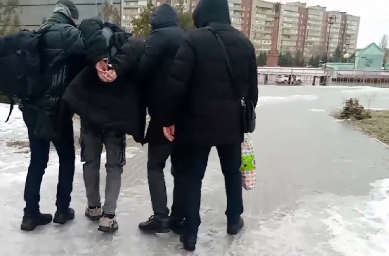    Задержание изменника Родине на железнодорожном вокзале Камышина (фото: пресс-служба УФСБ по Волгоградской области)