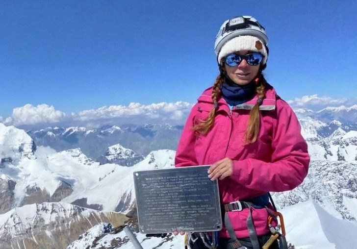    В данное время Наталья Наговицына находится на высоте 7000 метров со сломанной ногой и без еды