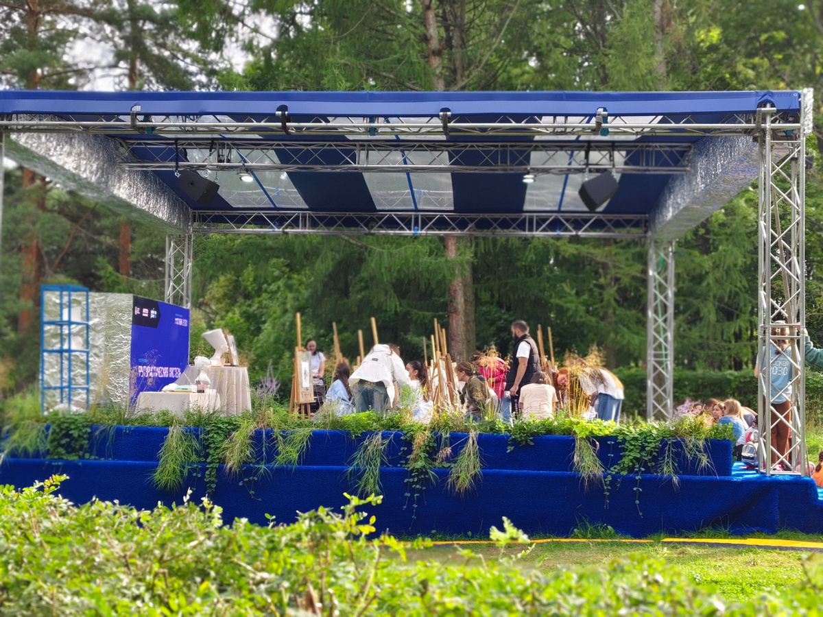 Мастер-класс по живописи. Площадка "Мой район" в парке 50-летия Октября. Форум "Технологии будущего. Москва 2030"