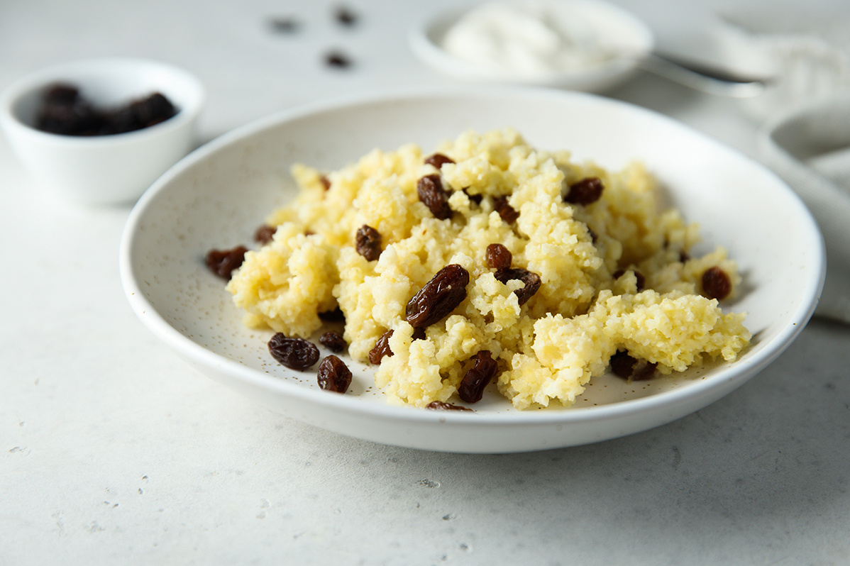    КБЖУ для продуктов в сыром виде на порцию: 420 ккал, белки — 15 г, жиры — 30 г, углеводы — 27 г. Время приготовления — 10–15 минут.shutterstock