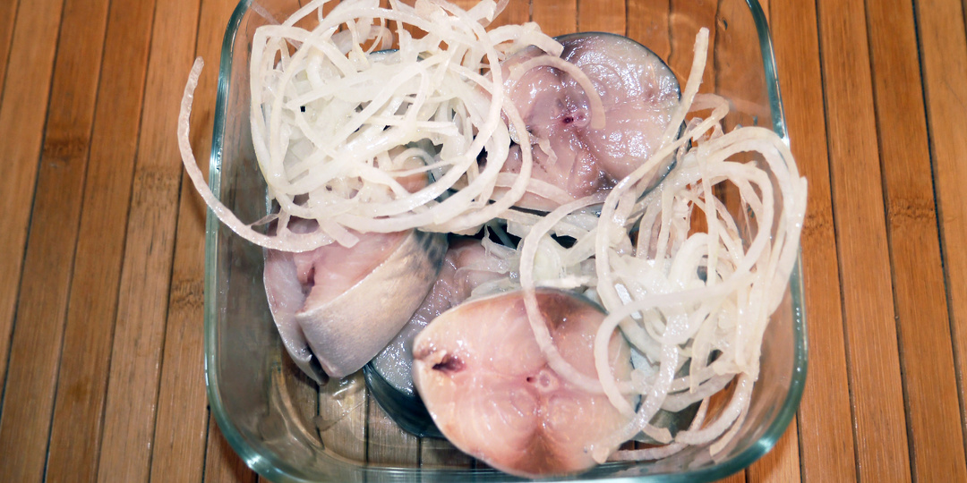 Как вкусно посолить скумбрию: вечером солим — утром можно есть, утром солим — к вечеру готова