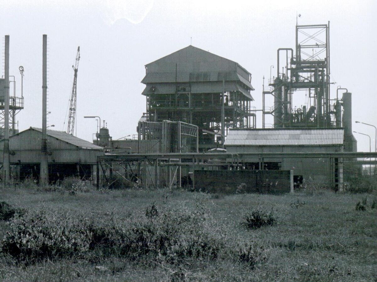    Внешний вид завода по производству пестицидов Union Carbide в БхопалеCC BY-SA 2.0 / Bhopal Medical Appeal, Martin Stott / Exterior view of the Union Carbide pesticide factory in Bhopal, India, scene of the world's worst industrial disaster in 1985