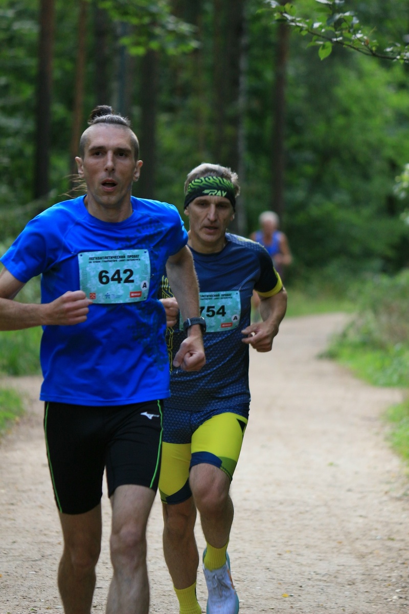 Догребаем на финиш . Сзади Тихонов. Фото: Владимир Любитель