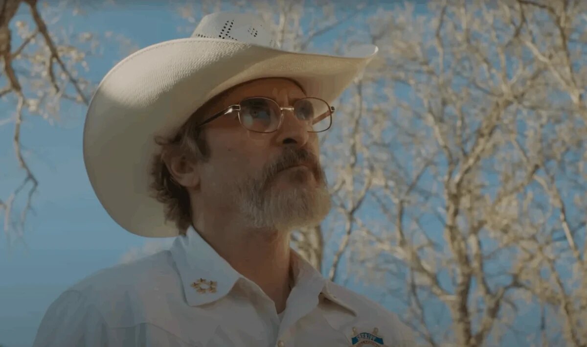 шериф Джо Кросс (в исполнении Хоакина Феникса) | фото из открытых источников